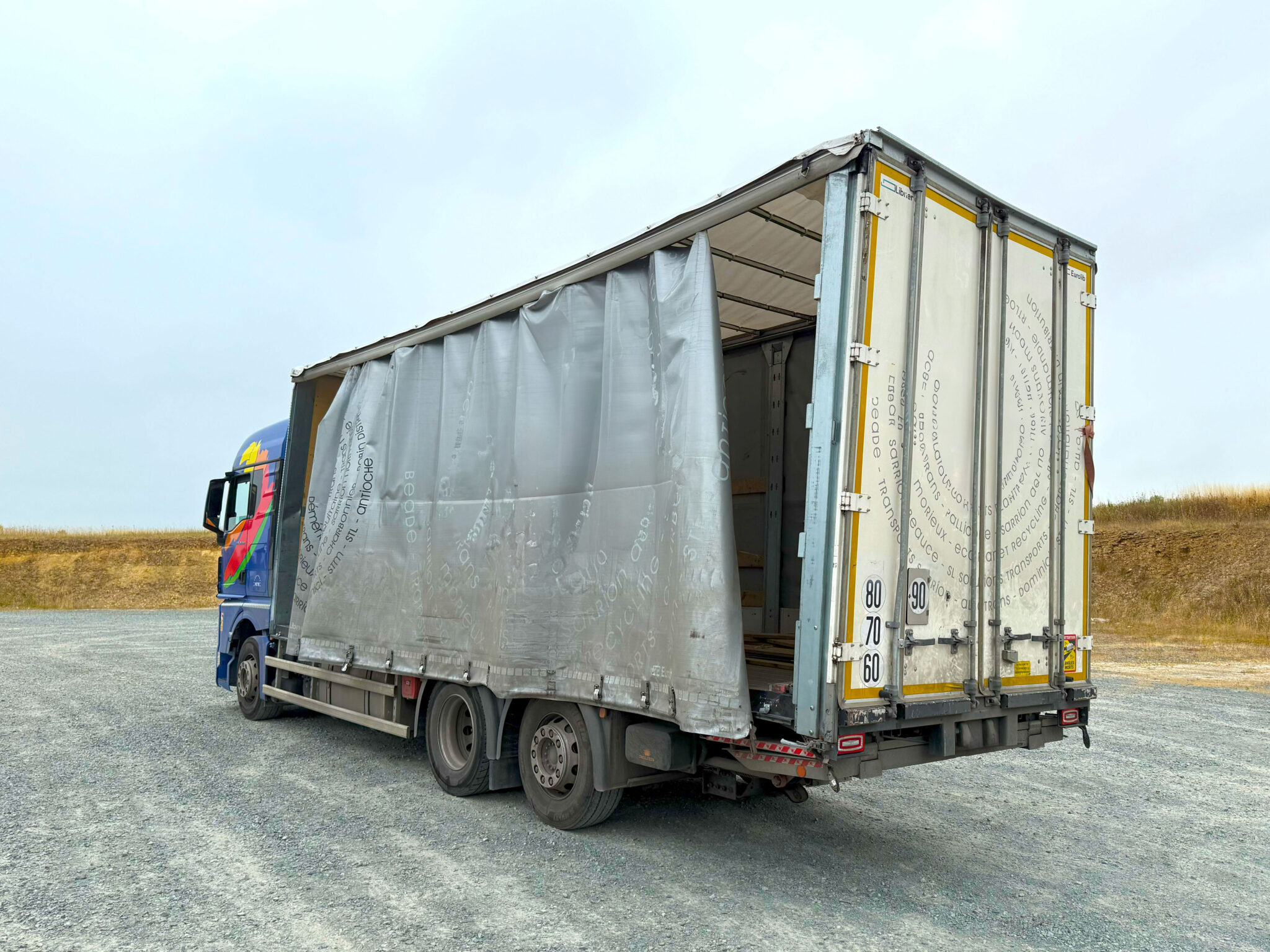 Porteur renault - carrosserie bâchée